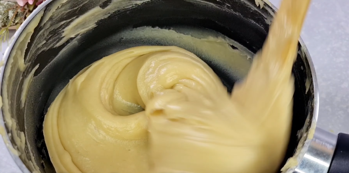 Custard Cream Layer Cake step 13