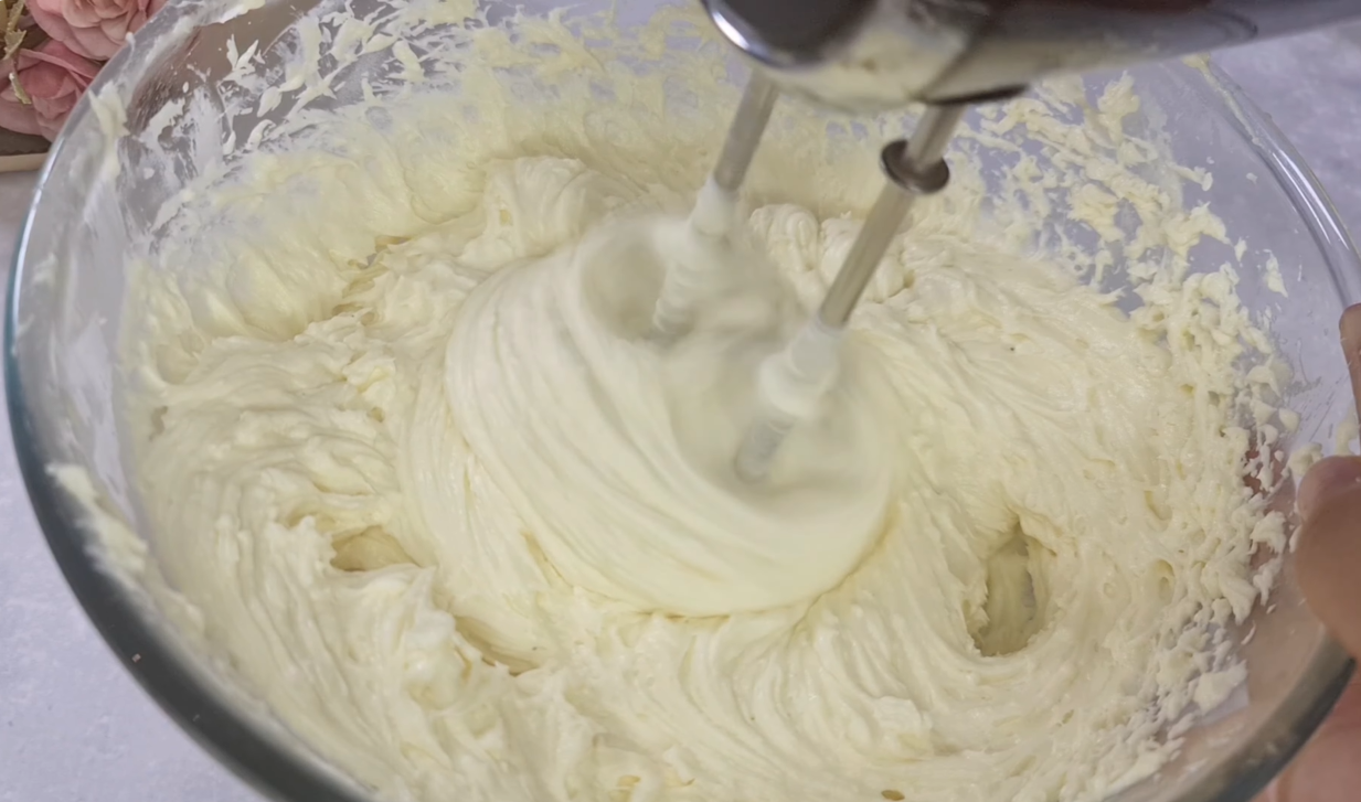 Custard Cream Layer Cake step 25