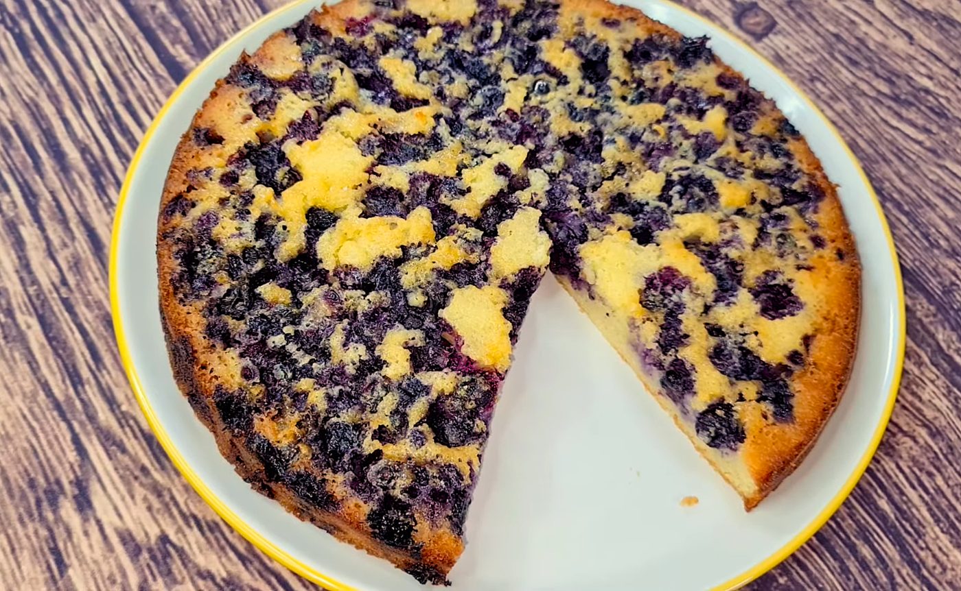 Low-Calorie Blueberry Cake