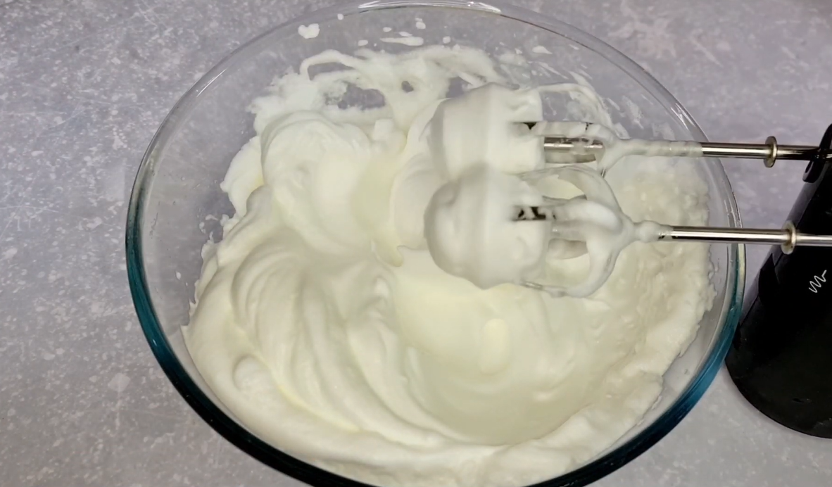 Low-Calorie Yogurt Cake step 3