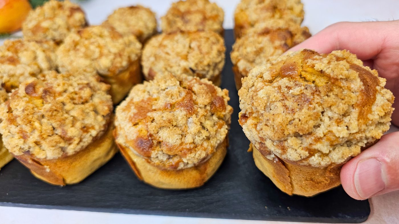 Moist Apple Crumble Muffins