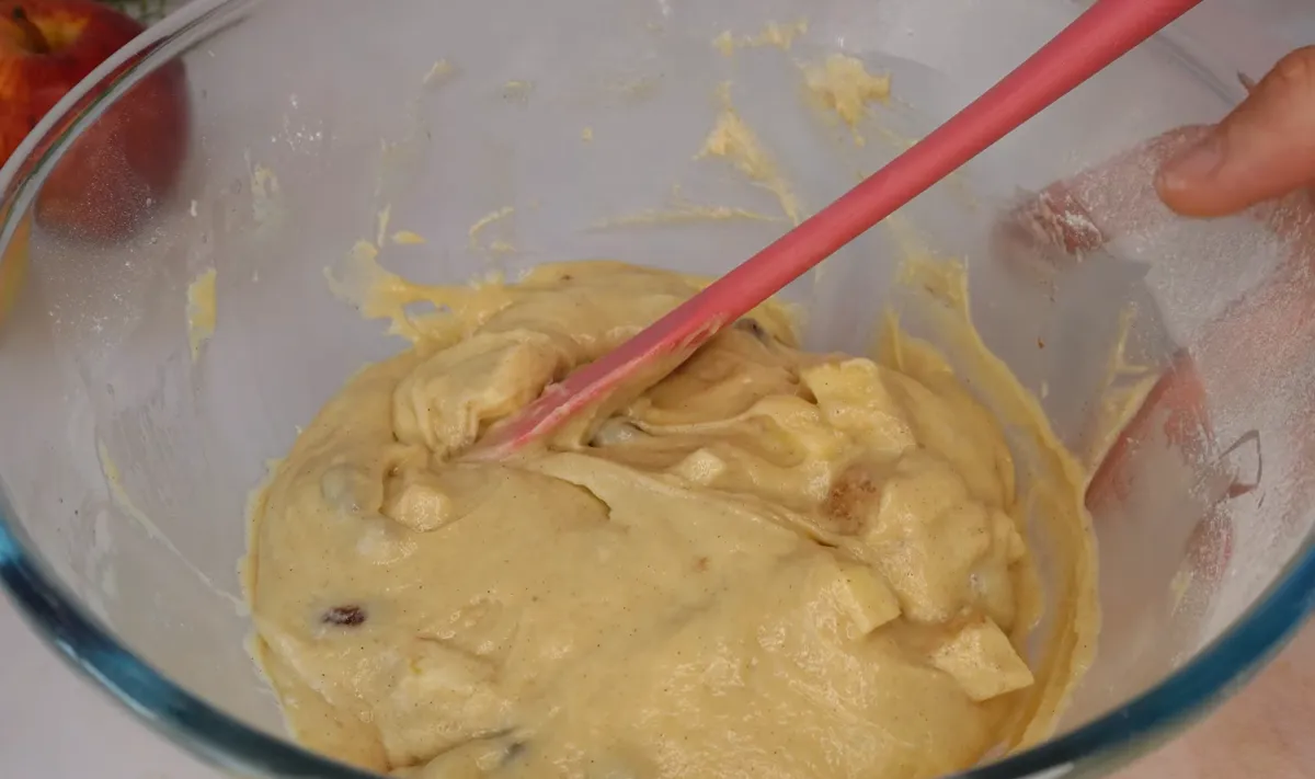 Moist Apple Vanilla Pie step 11