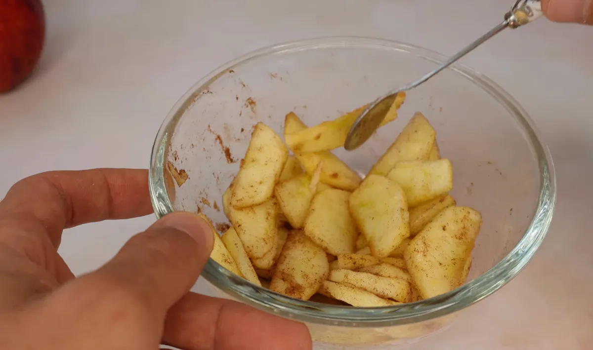 Moist Apple Vanilla Pie step 14