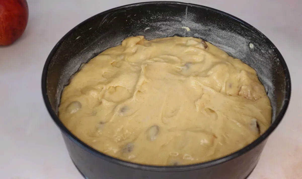 Moist Apple Vanilla Pie step 16