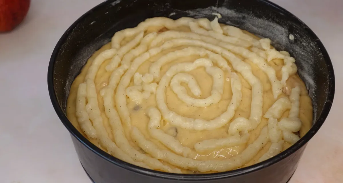Moist Apple Vanilla Pie step 17