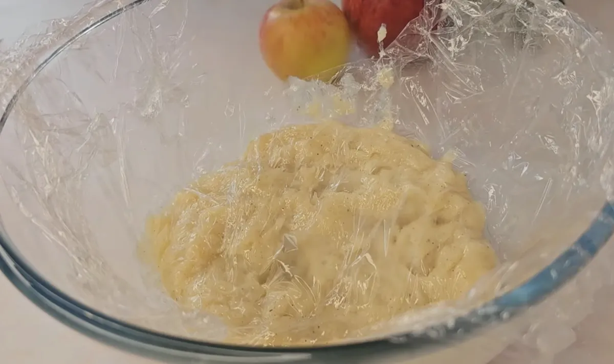 Moist Apple Vanilla Pie step 4
