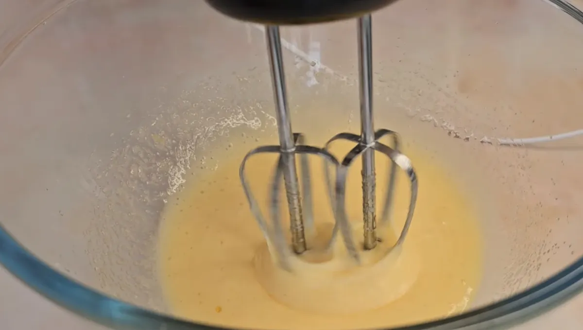 Moist Apple Vanilla Pie step 7