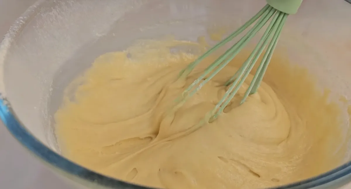 Moist Apple Vanilla Pie step 9