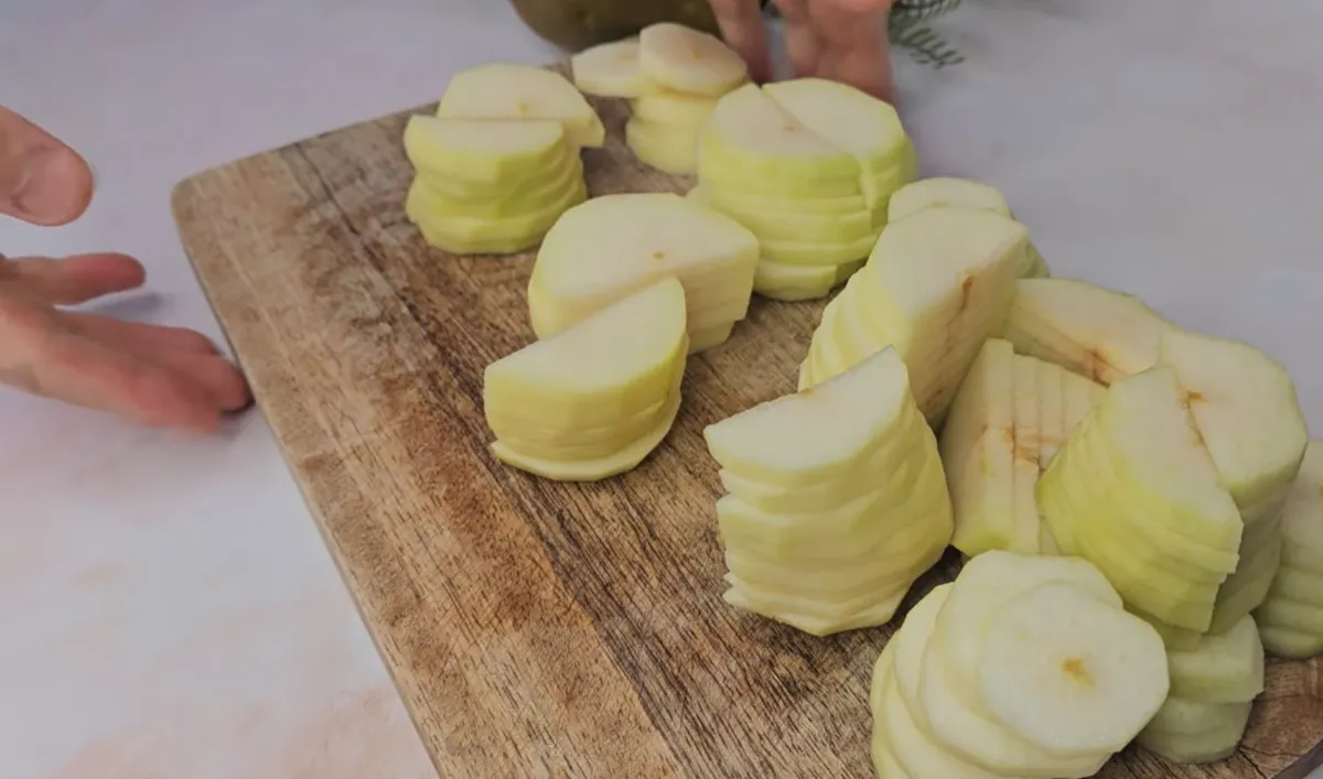 Moist Pear Cake step 1