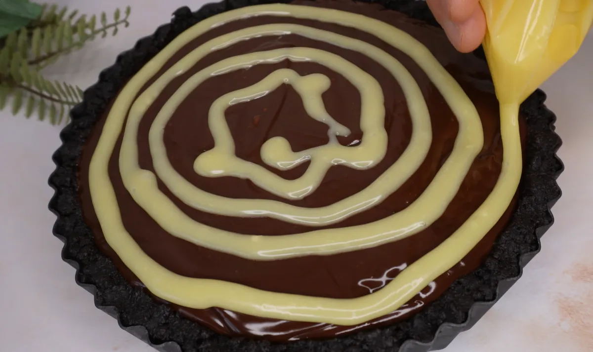 No Bake Halloween Cake step 11
