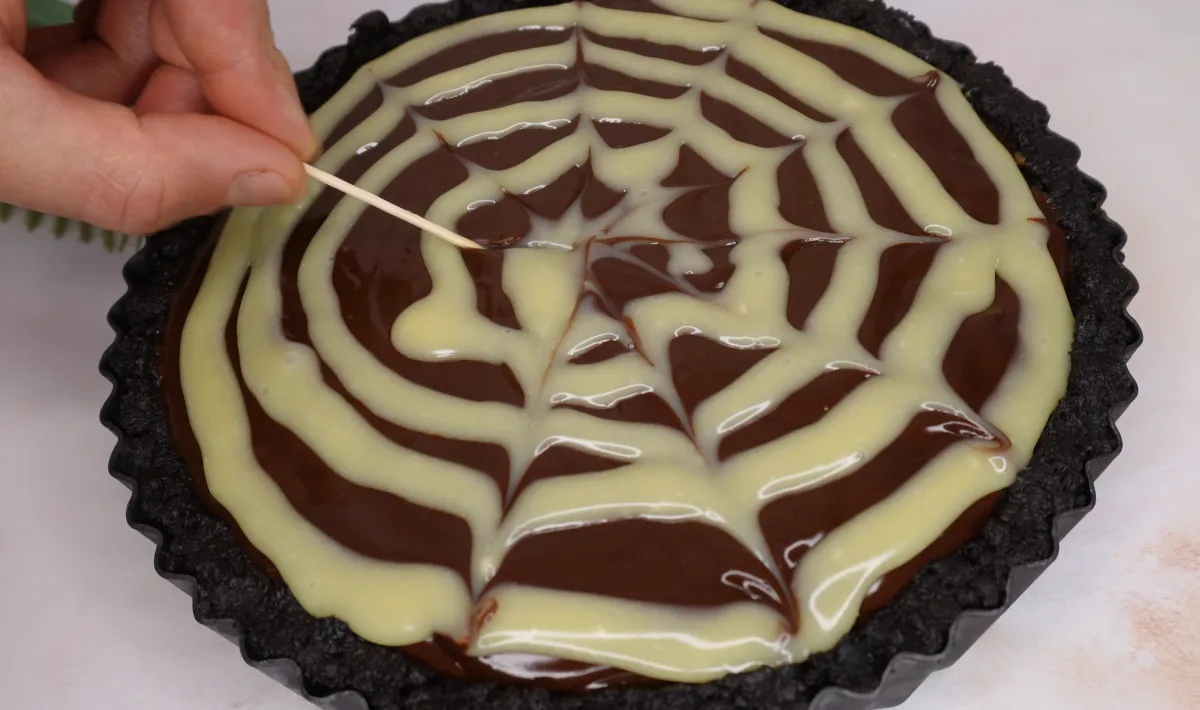 No Bake Halloween Cake step 12