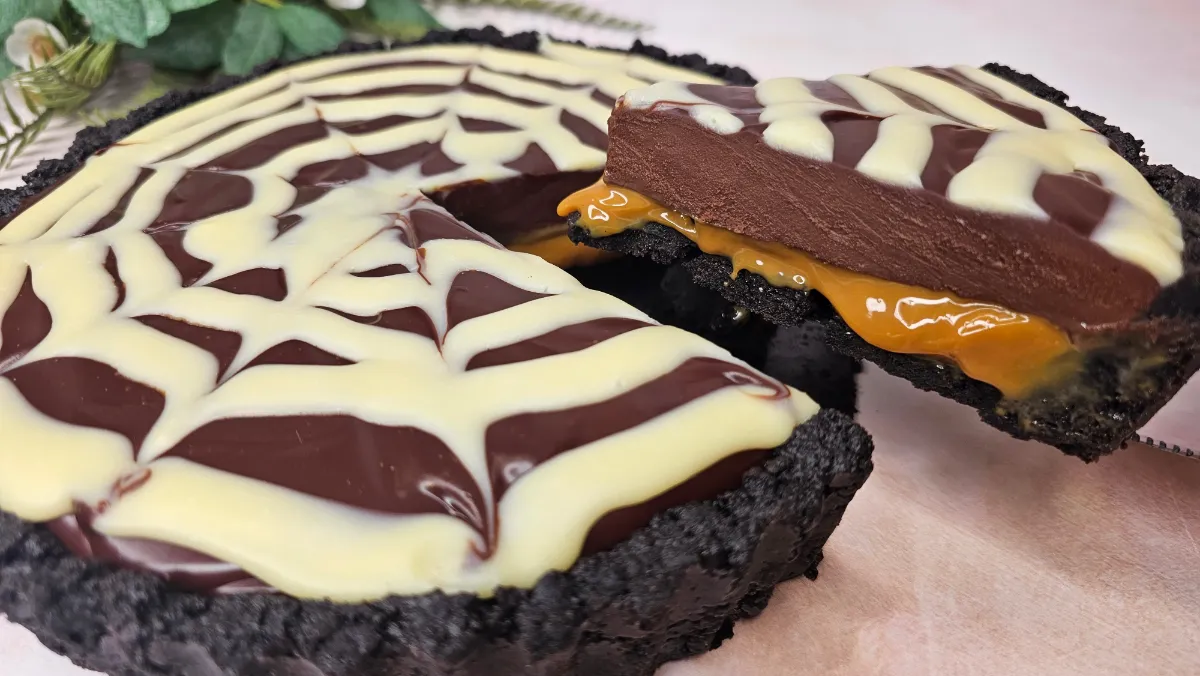 No Bake Halloween Cake step 14