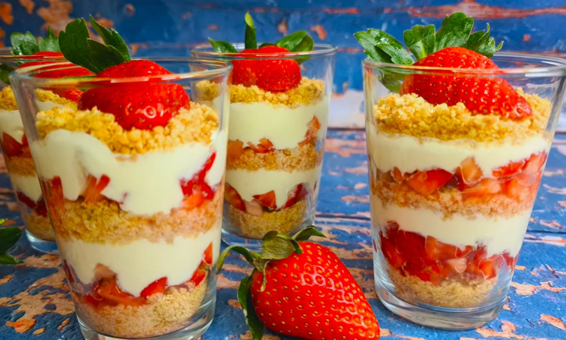 No Bake Strawberry Cheesecake Cups