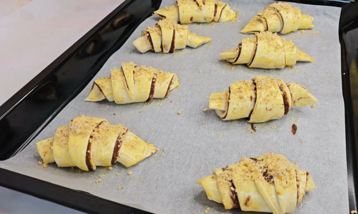 Puff Pastry Nutella Croissants step 11