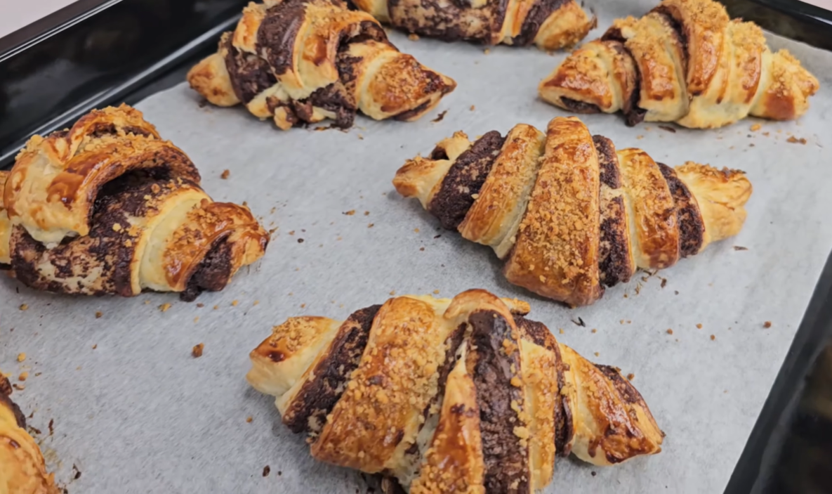Puff Pastry Nutella Croissants step 13