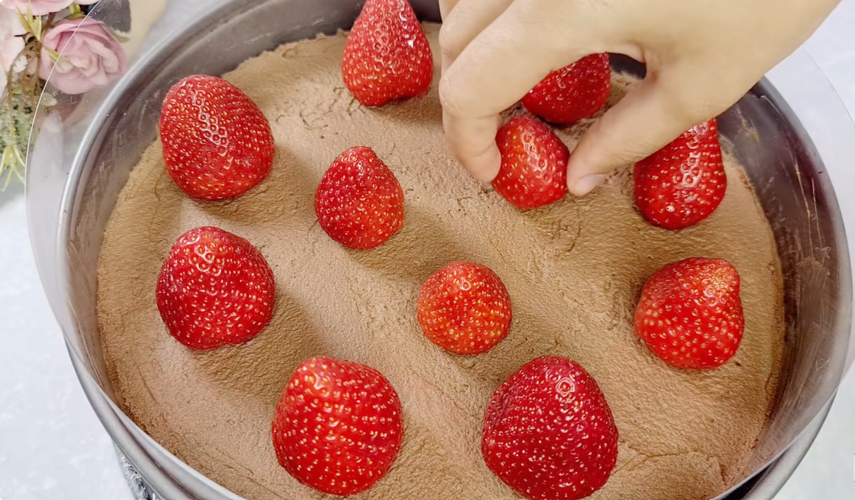 Strawberry Chocolate Mousse Cake step 26