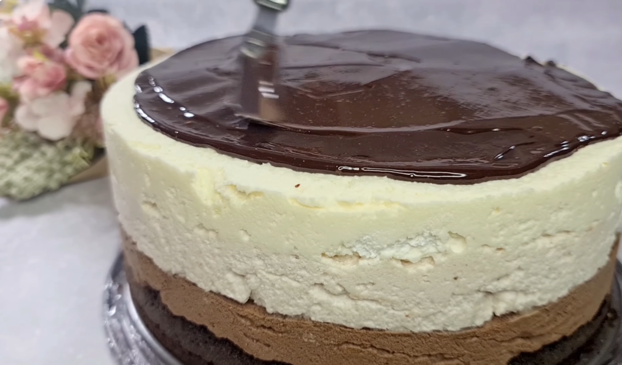 Strawberry Chocolate Mousse Cake step 42
