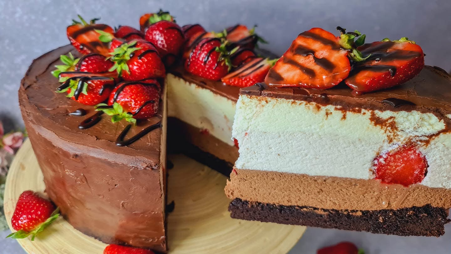 Strawberry Chocolate Mousse Cake step 45