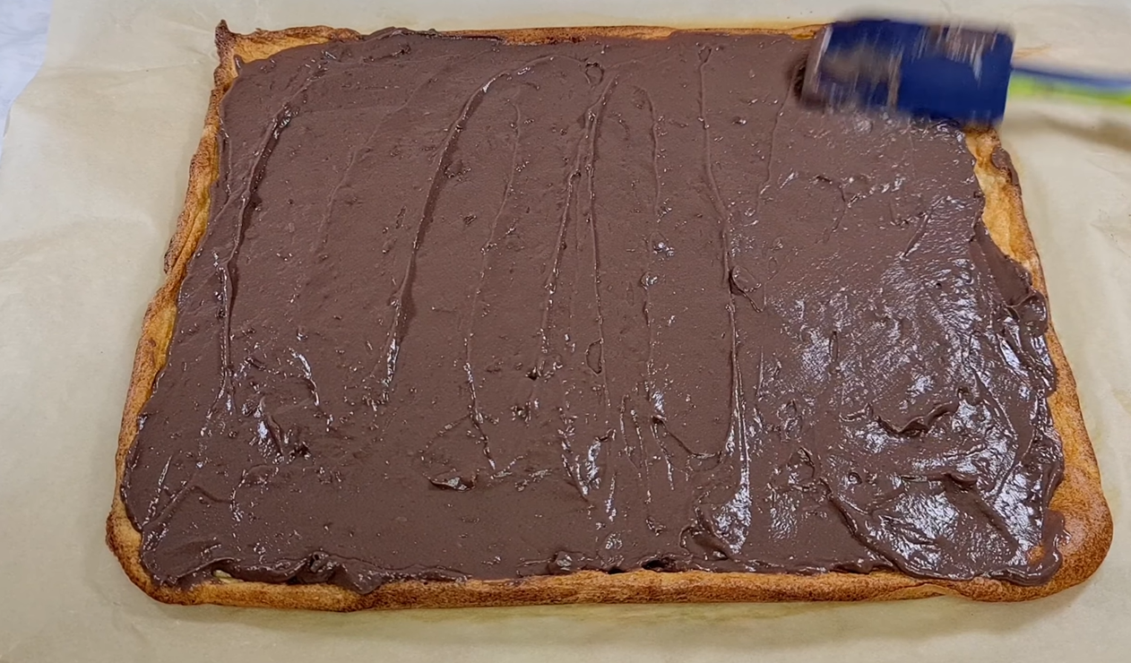 Strawberry Chocolate Roulade step 27