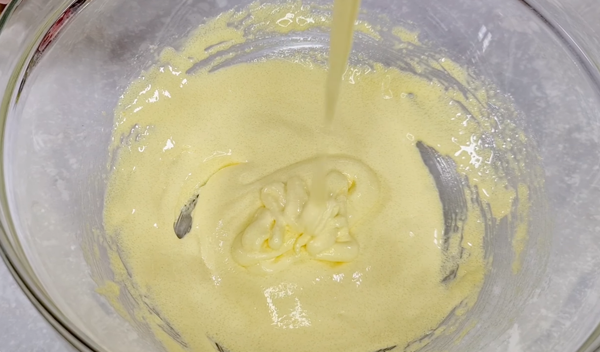 Strawberry Yogurt Crumble Cake step 1
