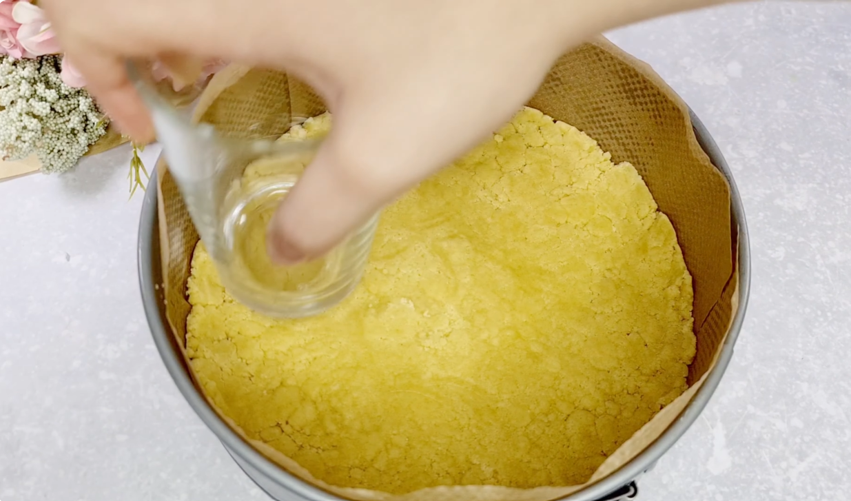 Strawberry Yogurt Crumble Cake step 17