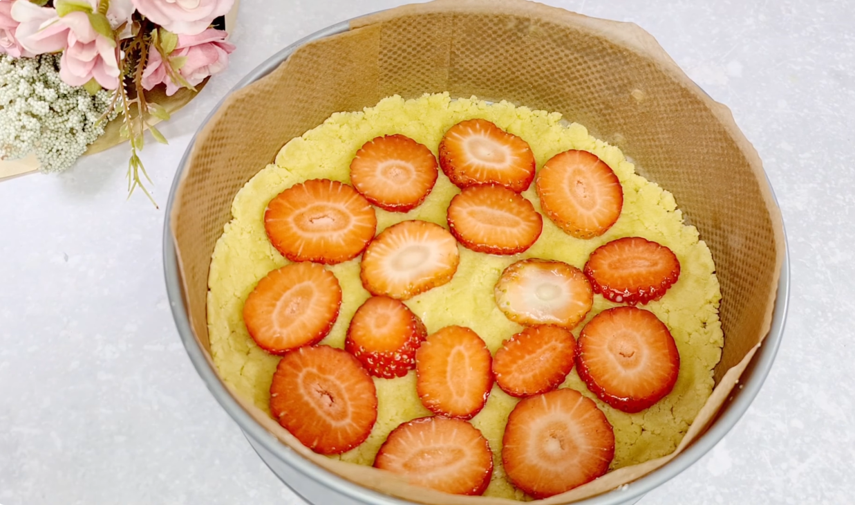 Strawberry Yogurt Crumble Cake step 18