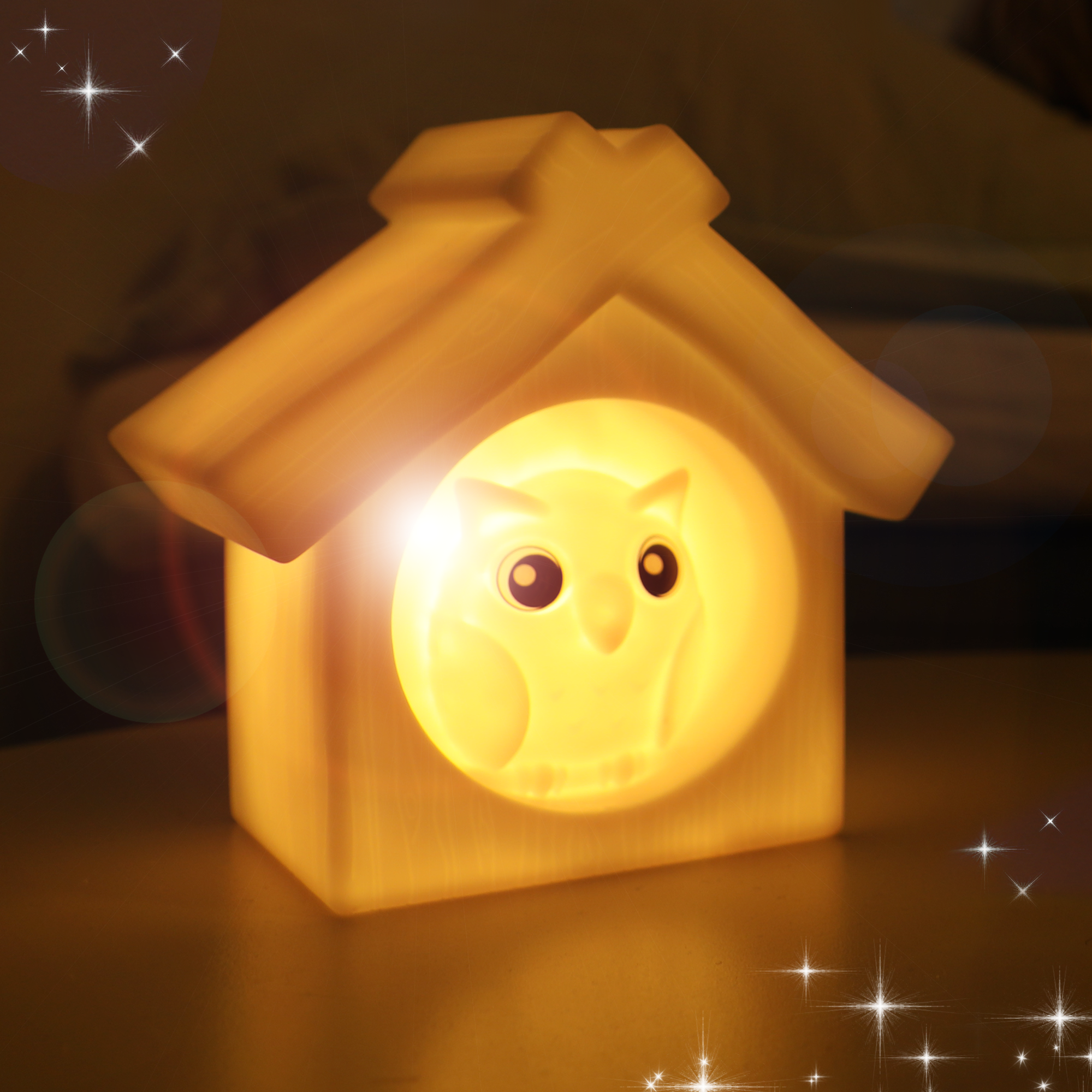 Light my Night Natlampe by Crazy Safety. Ugle i hus model med USB genopladeligt LED batteri. Testet og godkendt