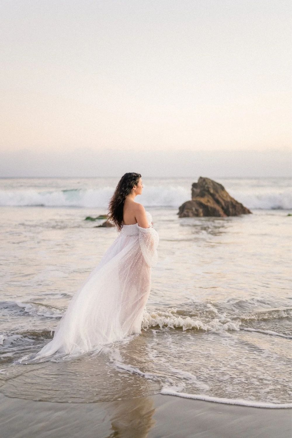 Let the Dress Move in the Sea Breeze