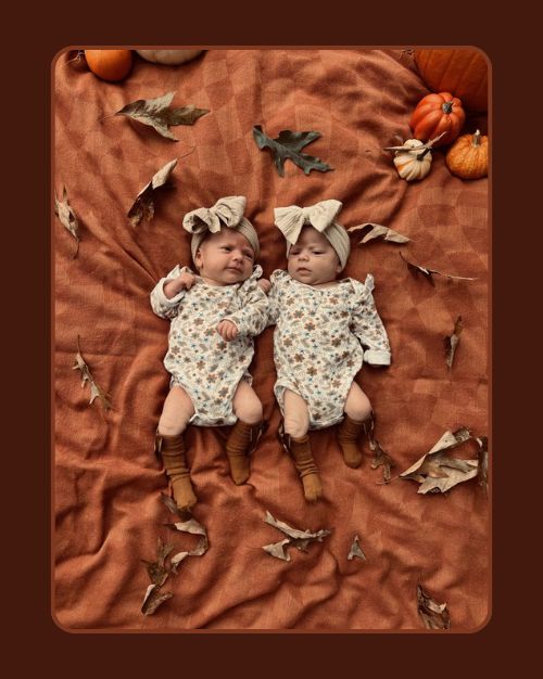 Seasonal Twin Photoshoot Theme