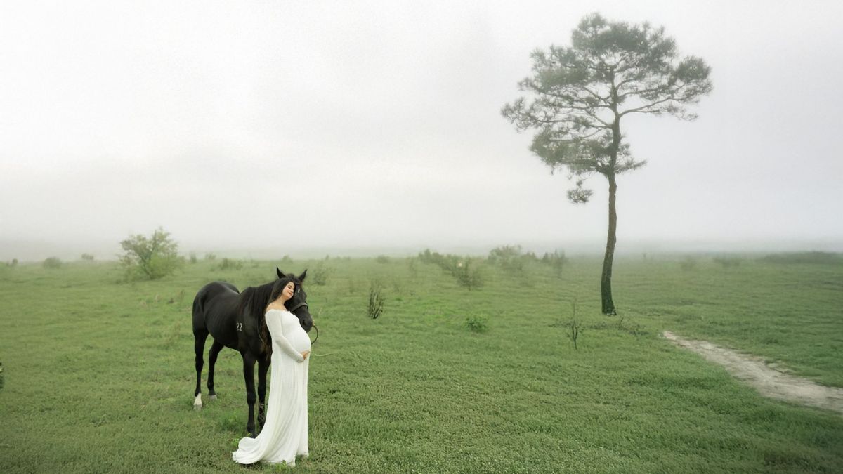 What to Wear for a Maternity Photoshoot