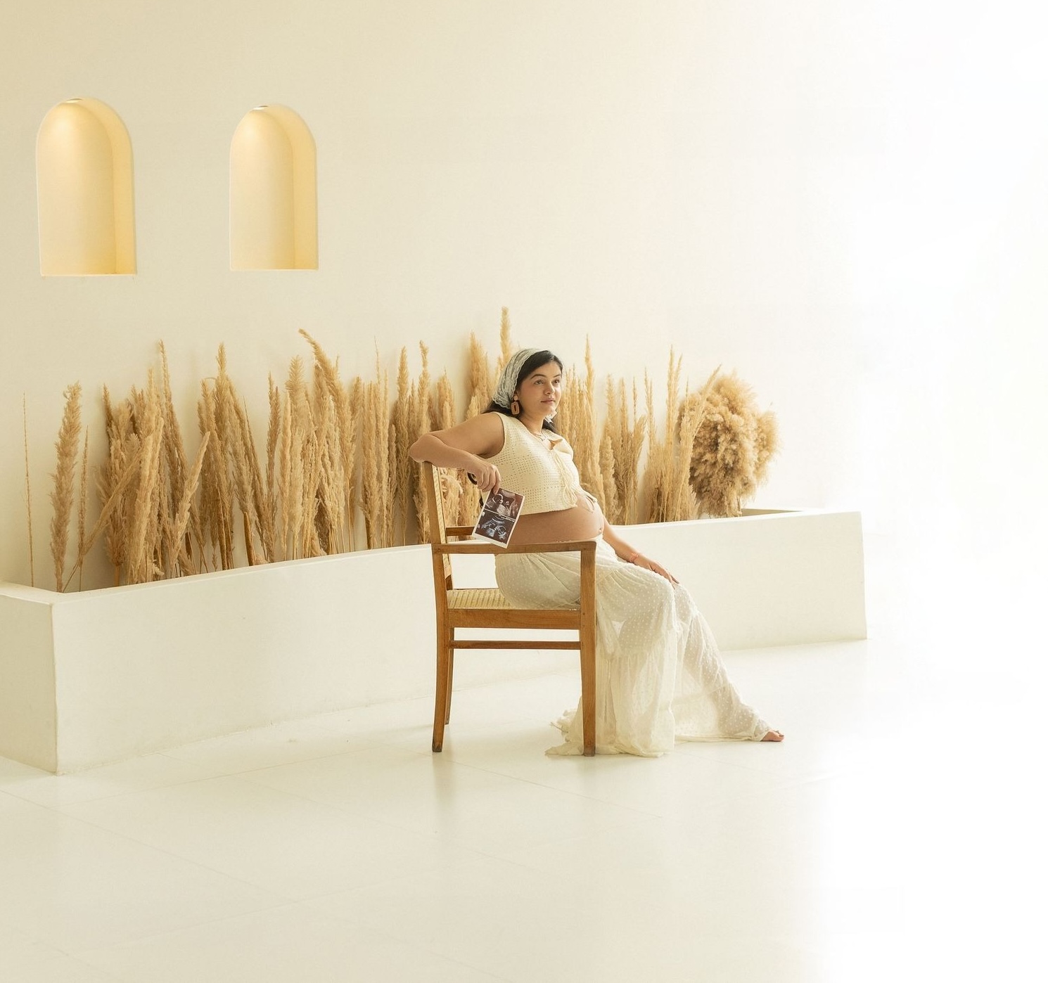 Best Maternity Photoshoot in Greater Noida