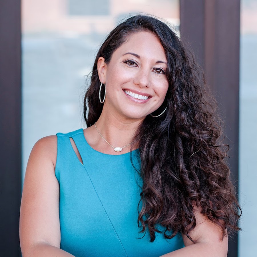 Dr. Mariza Snyder