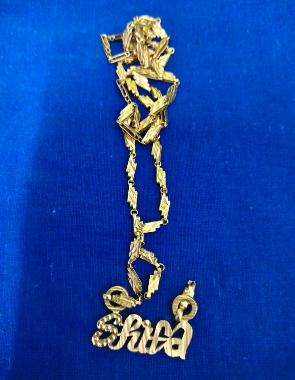 Gold chain with the name Shifa