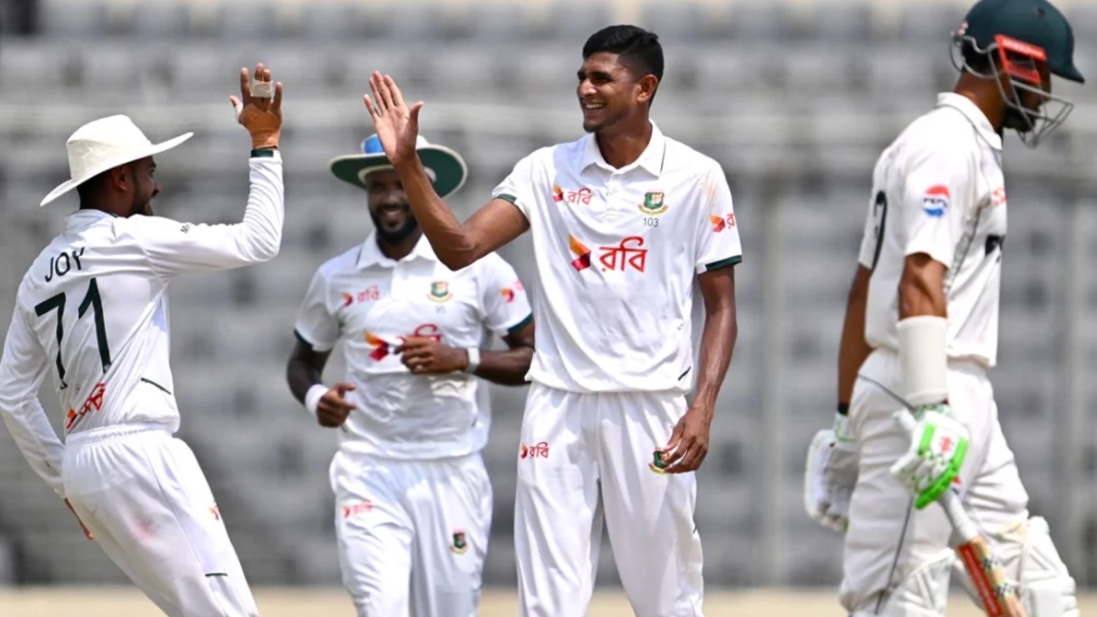 নাঈদ রানার বিধ্বংসী ৫ উইকেট, পাকিস্তানের বিপক্ষে ঐতিহাসিক সিরিজ জয়