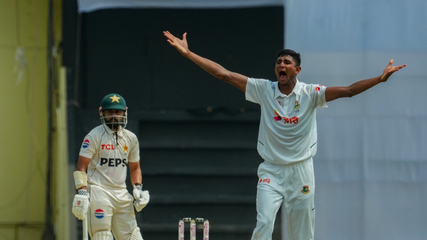 তাইজুলের ঘূর্ণিতে ইতিহাস, পাকিস্তানকে হারিয়ে সিরিজ জয় বাংলাদেশের