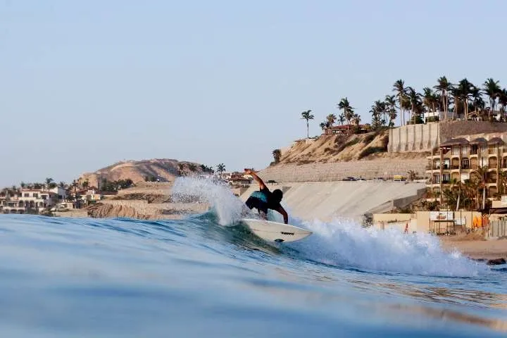 Surfing en las playas de Rosarito