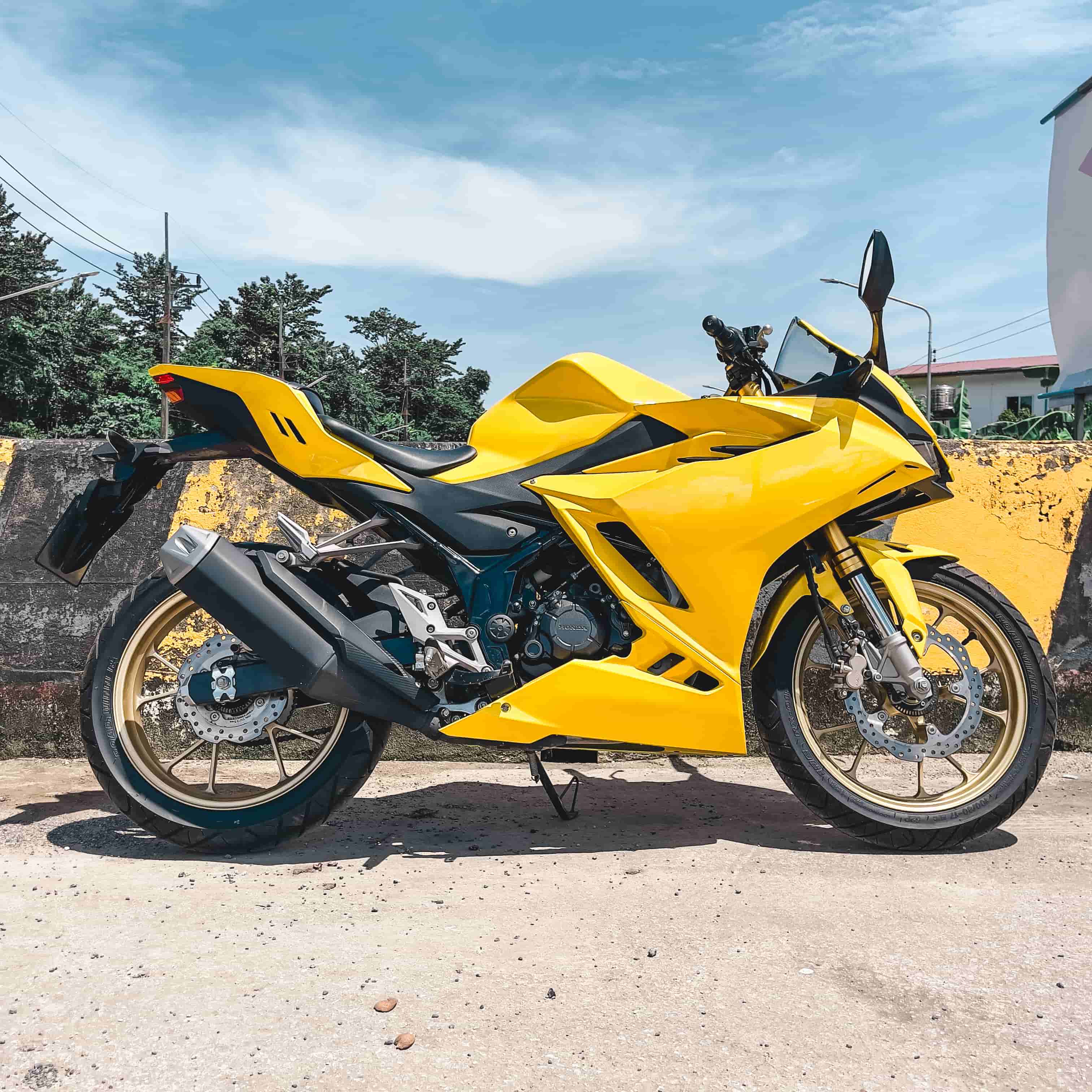 Honda CBR150R 2