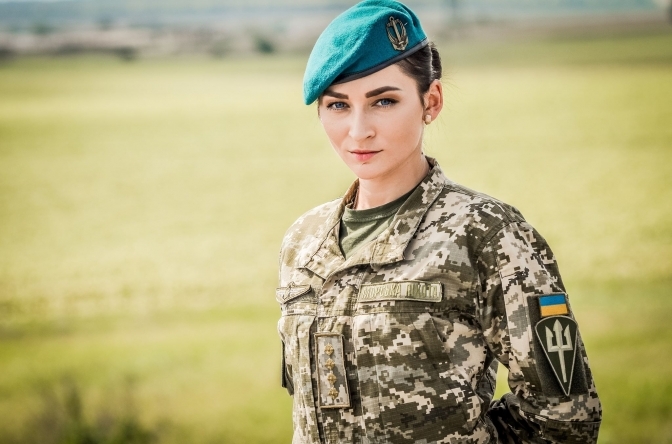 жінка військова