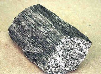 metamorphic rock will aligned minerals and no layers