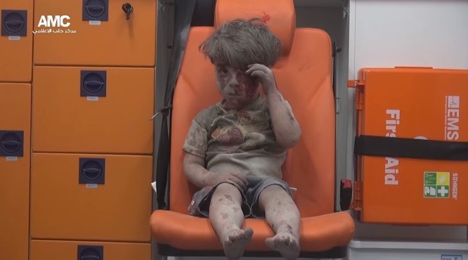 menino Sírio após ataque de bombas
