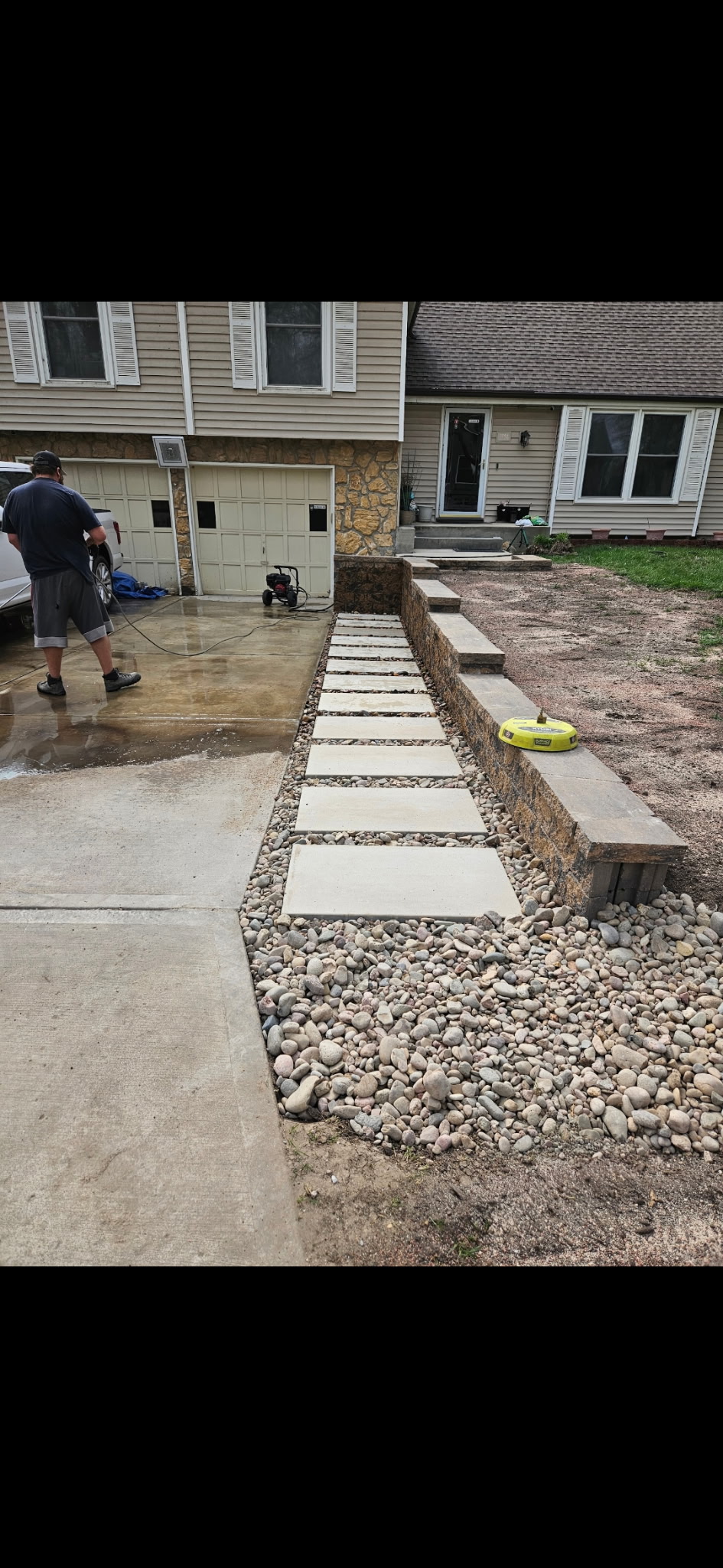 Driveway Retaining Wall and Stepping Stone Walkway in Kansas City — photo 3