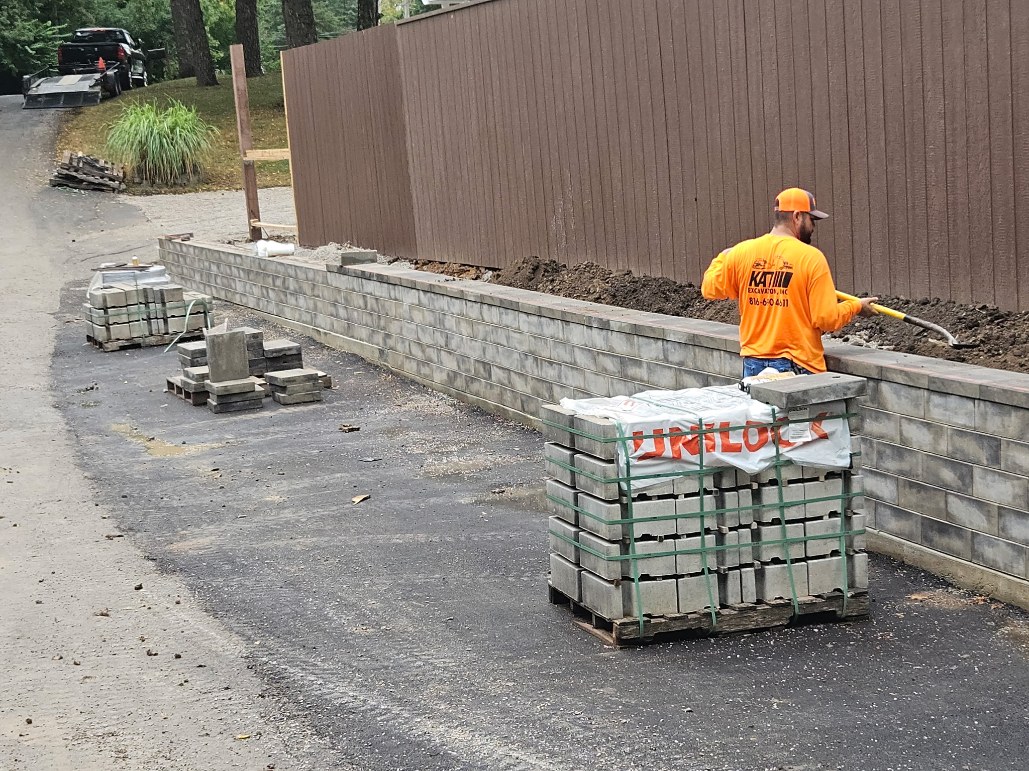 Retaining Wall and Driveway Extension in Gladstone, MO — photo 4