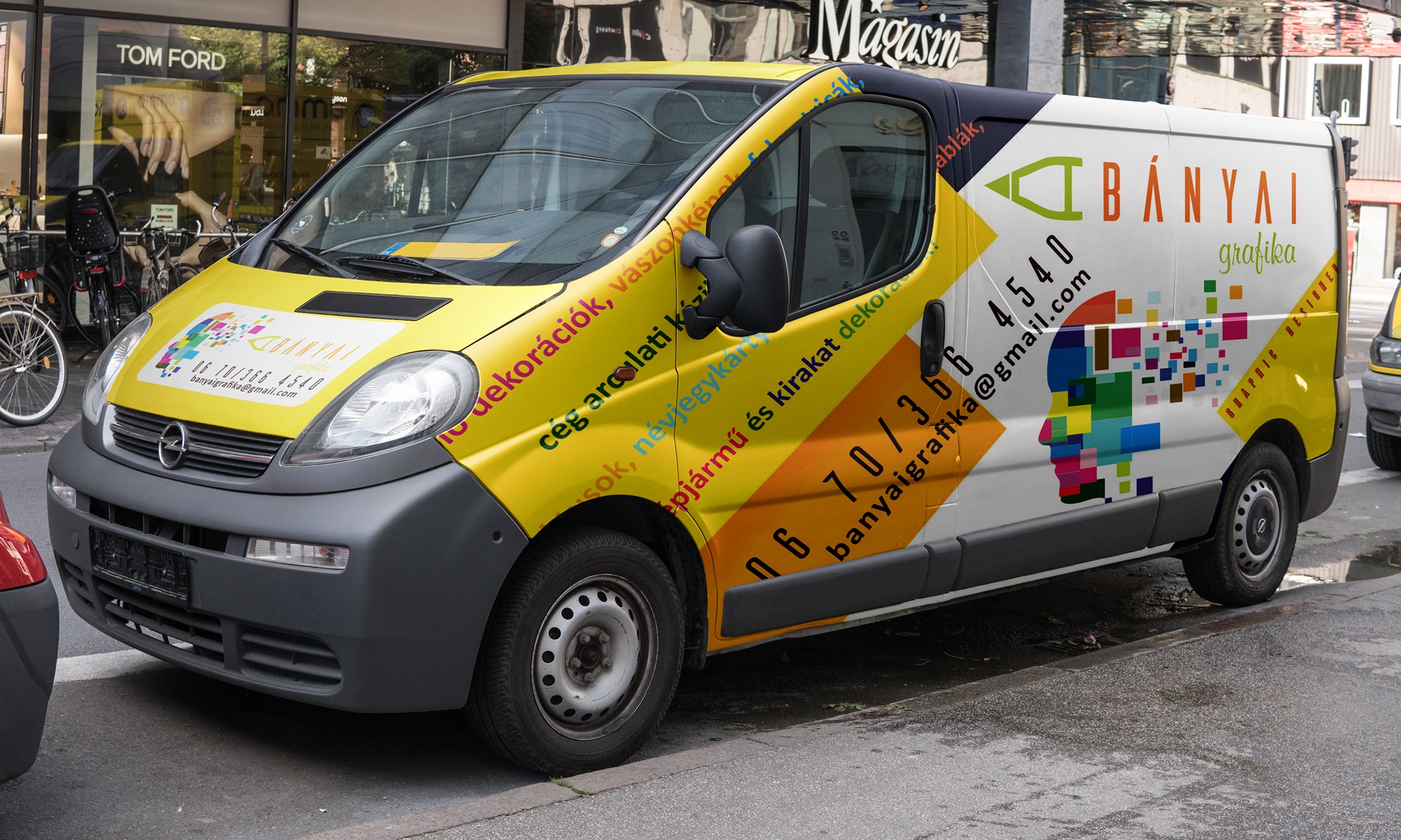 Bányai grafika dekorált furgon