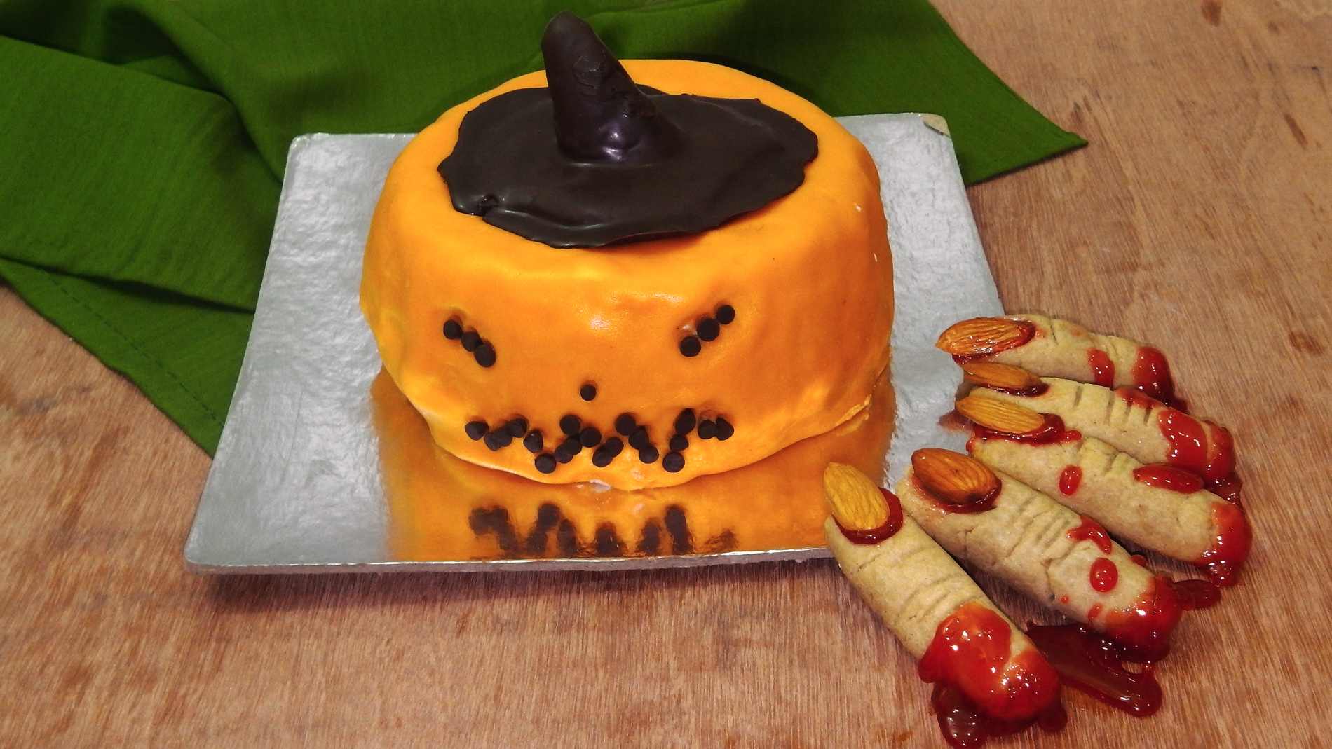 Pumpkin Cake Recipe - Halloween Special - Eggless Baking Without Oven