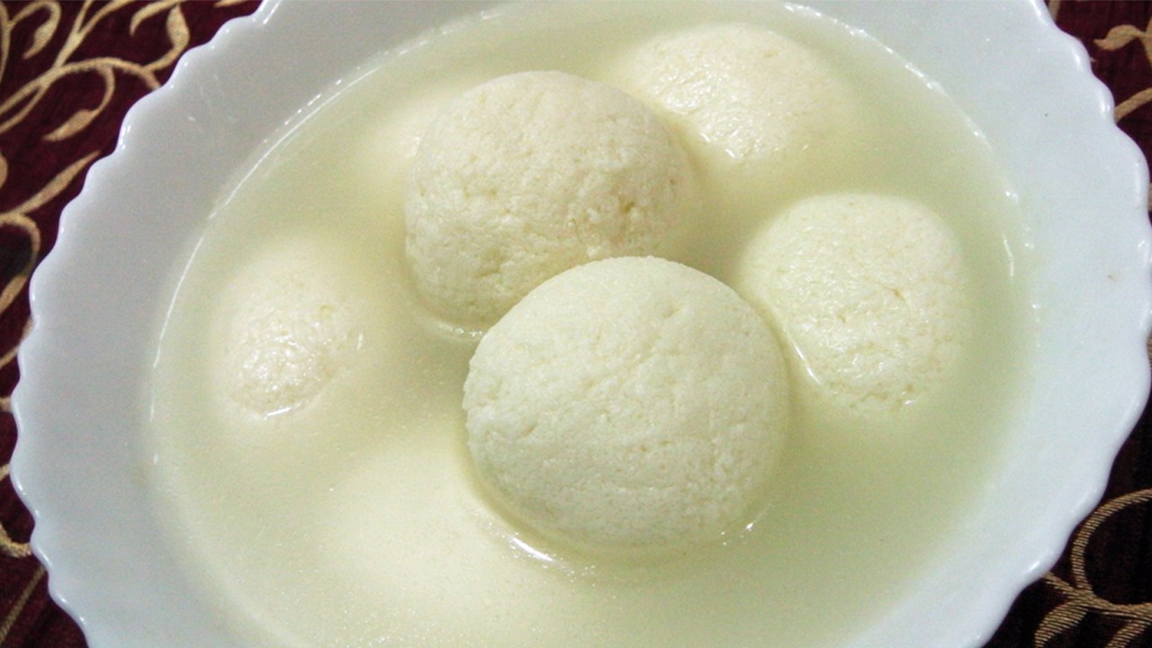 Bengali Sponge Rasgulla Recipe