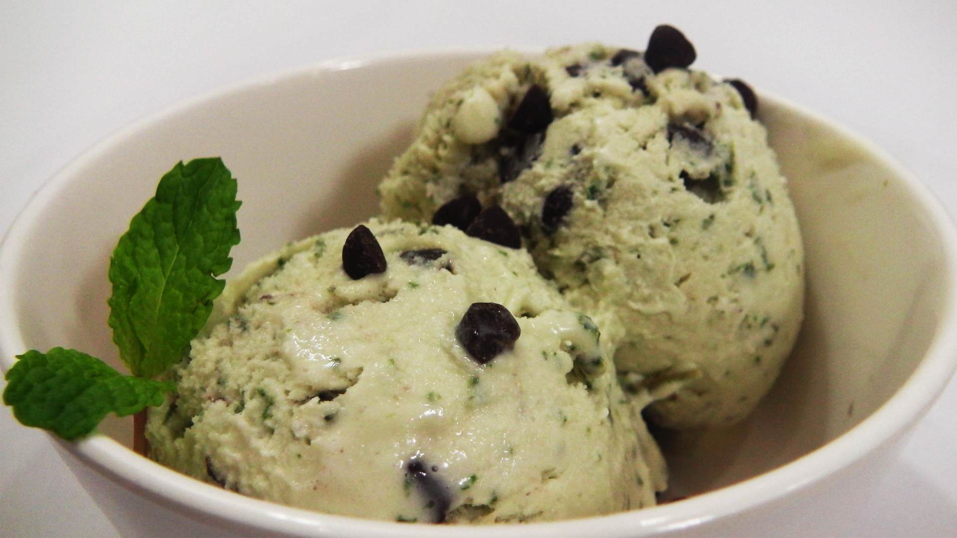 Mint Chocolate Ice Cream - Beat the Heat | Without Ice Cream Maker | Eggless - Foolproof Recipe