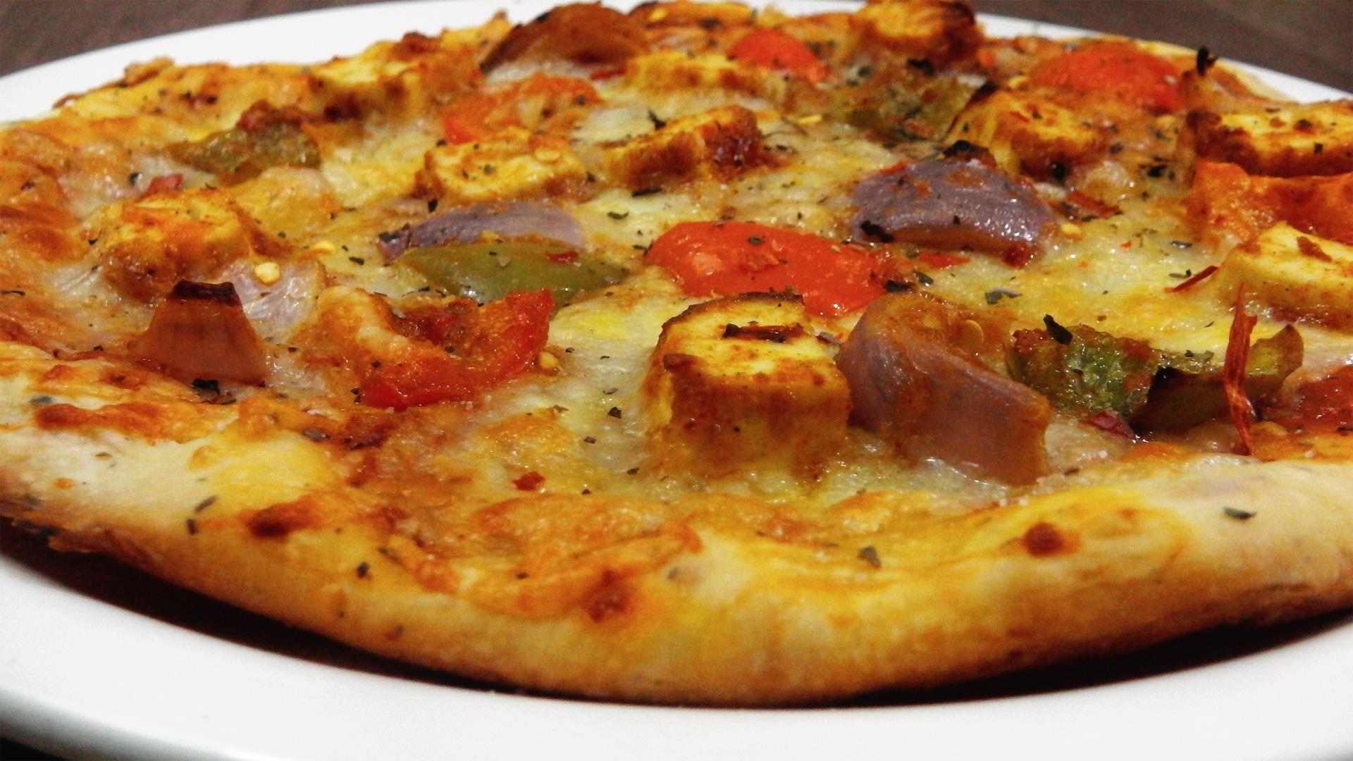 Tandoori Paneer Tikka Pizza Recipe - Made in Gas Tandoor/Eggless Baking Without Oven