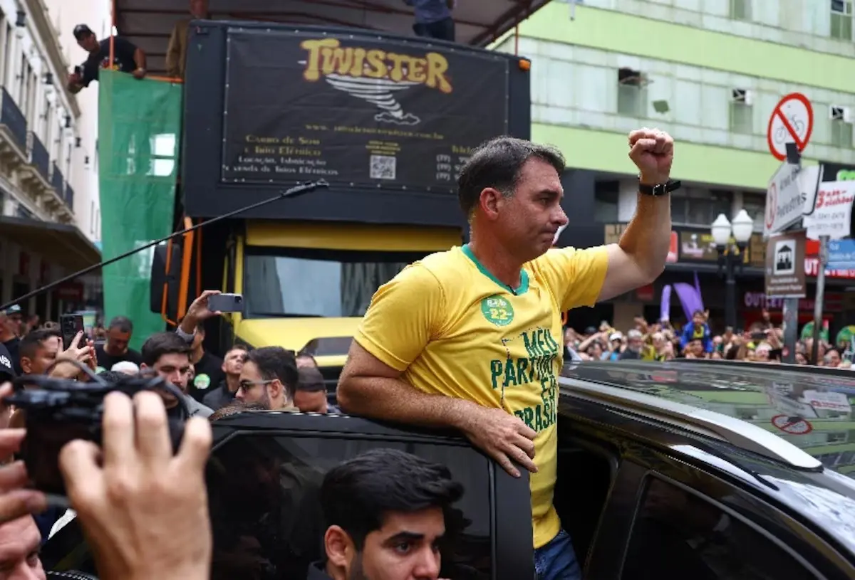 البرازيل | فتح تحقيق مع فلافيو بولسونارو بشبهات فساد وغسل أموال | الاتحاد المدني لمكافحة الفساد