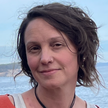 Megan Desrosiers @herbalbonesartwellness