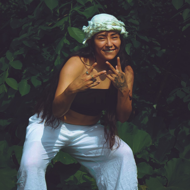 Nadia Vivar @nadabutvibes
